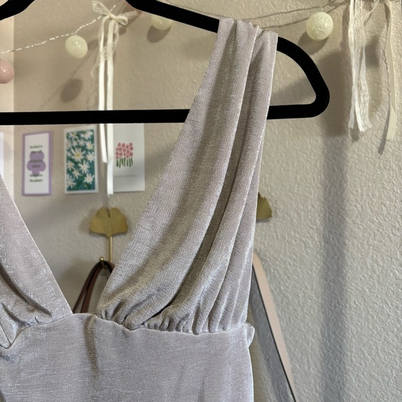 ୨୧ ・゚✧ Miss Lola Deep V Neck Cami Sleeveless Tank - Picture 6 of 8